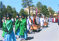 春の高山祭