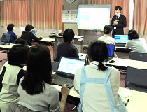 真剣に聞いています