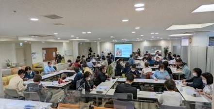 家族支援情報交換会の様子（2022年11月開催）