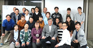 講師を囲んで集合写真を撮りました