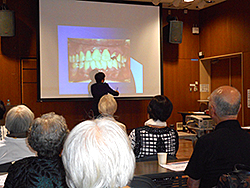 口腔機能向上教室のようす