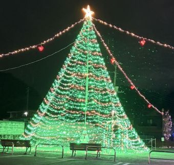 クリスマスツリーのイルミネーション