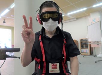 高齢者疑似体験中