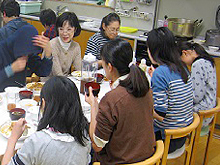 中学生との食事会の様子